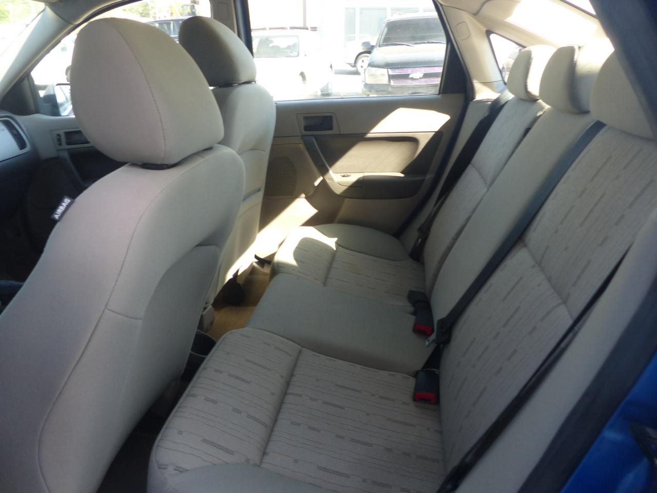 Ford Focus SE Sedan 2010