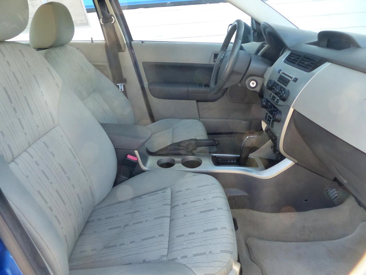 Ford Focus SE Sedan 2010