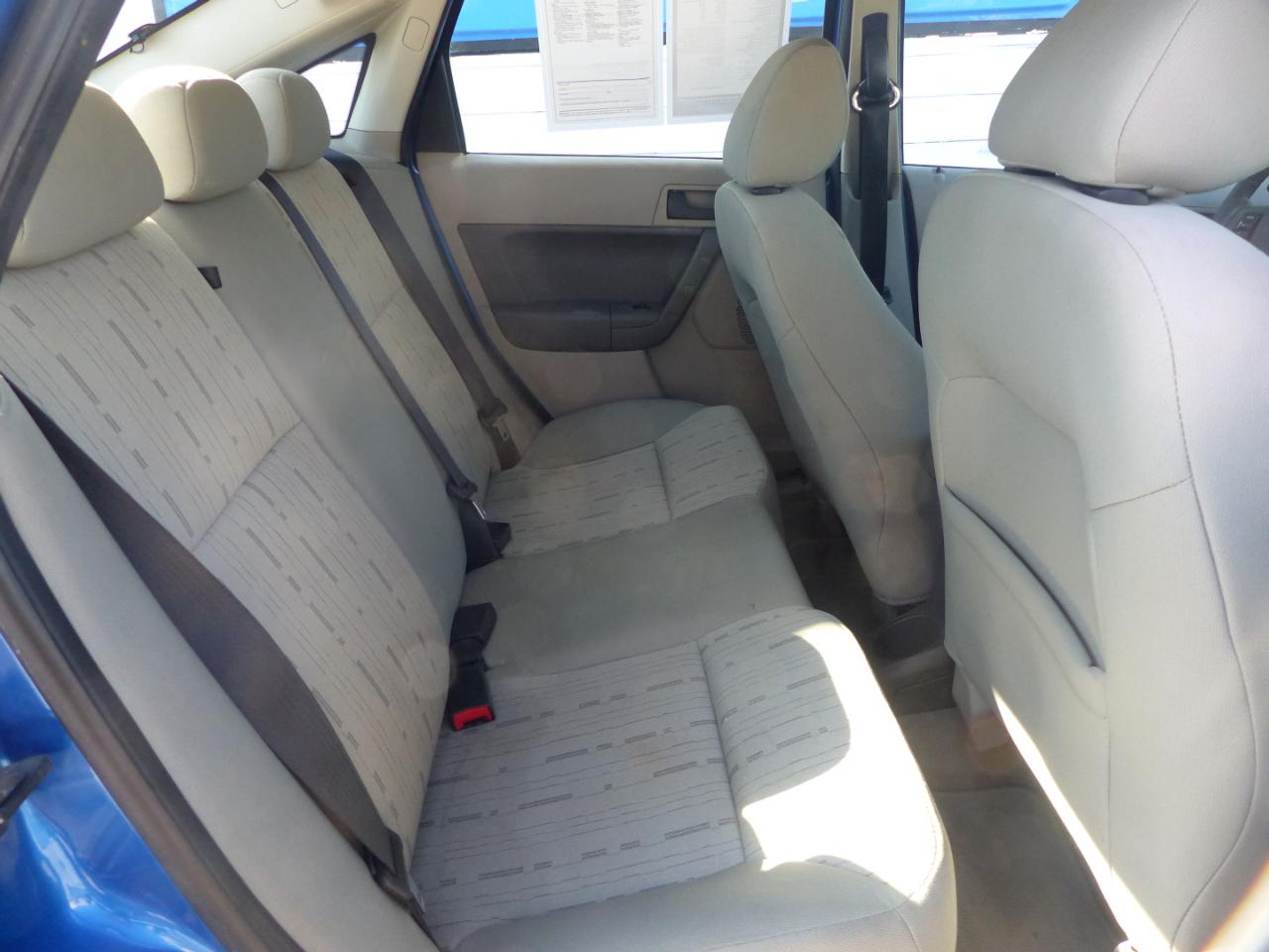 Ford Focus SE Sedan 2010