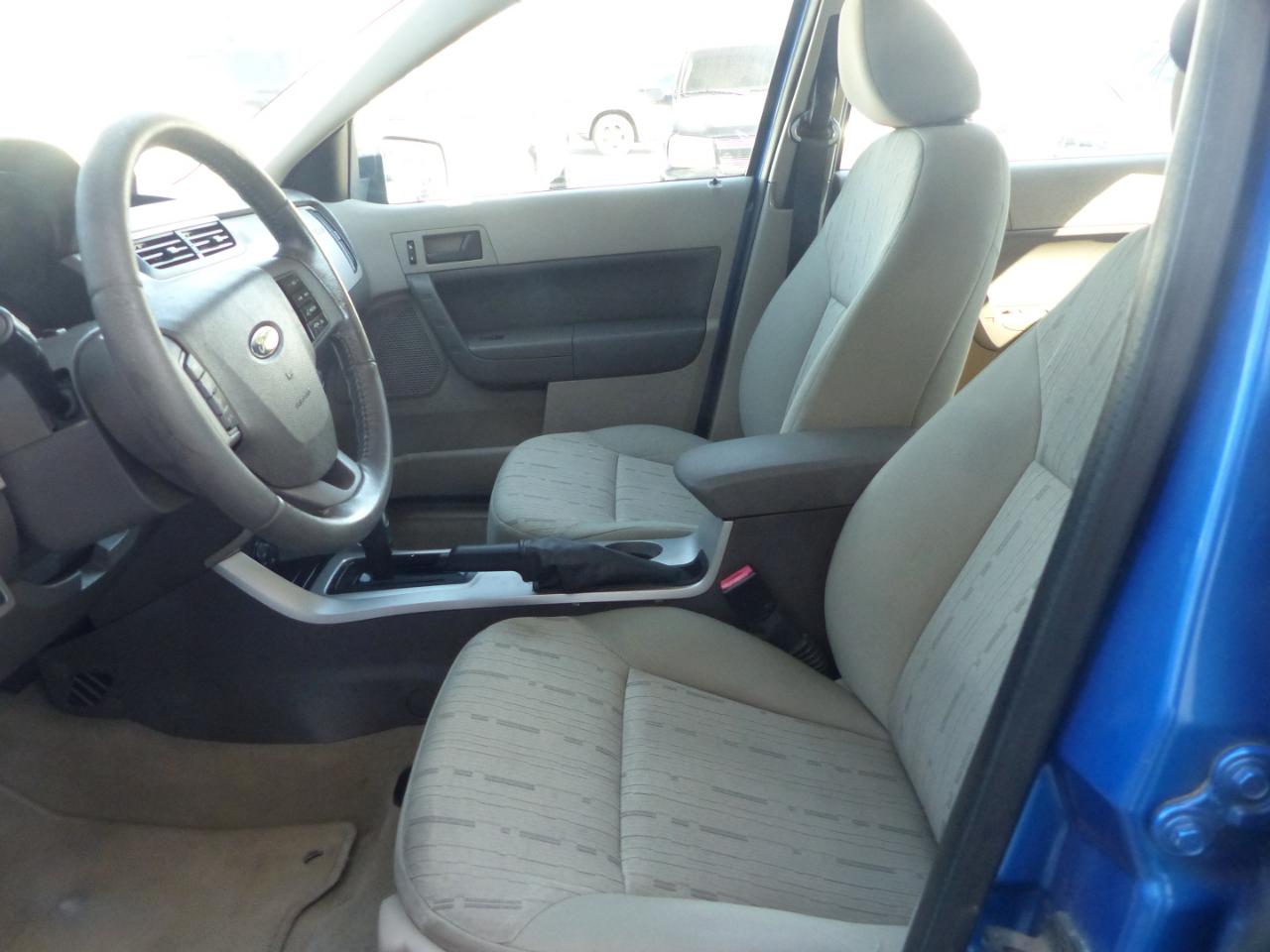 Ford Focus SE Sedan 2010