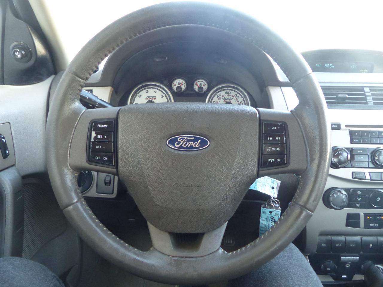 Ford Focus SE Sedan 2010