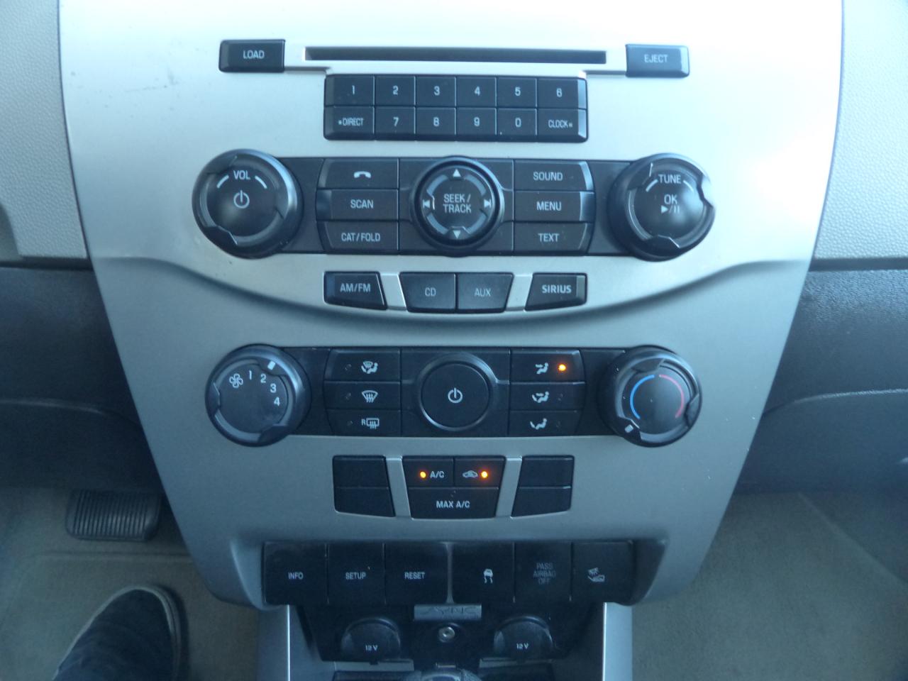 Ford Focus SE Sedan 2010