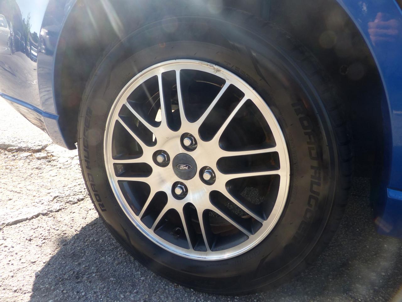 Ford Focus SE Sedan 2010