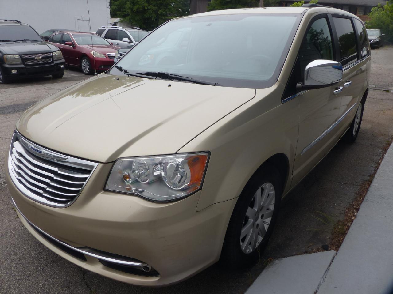 Chrysler Town & Country Touring-L 2011