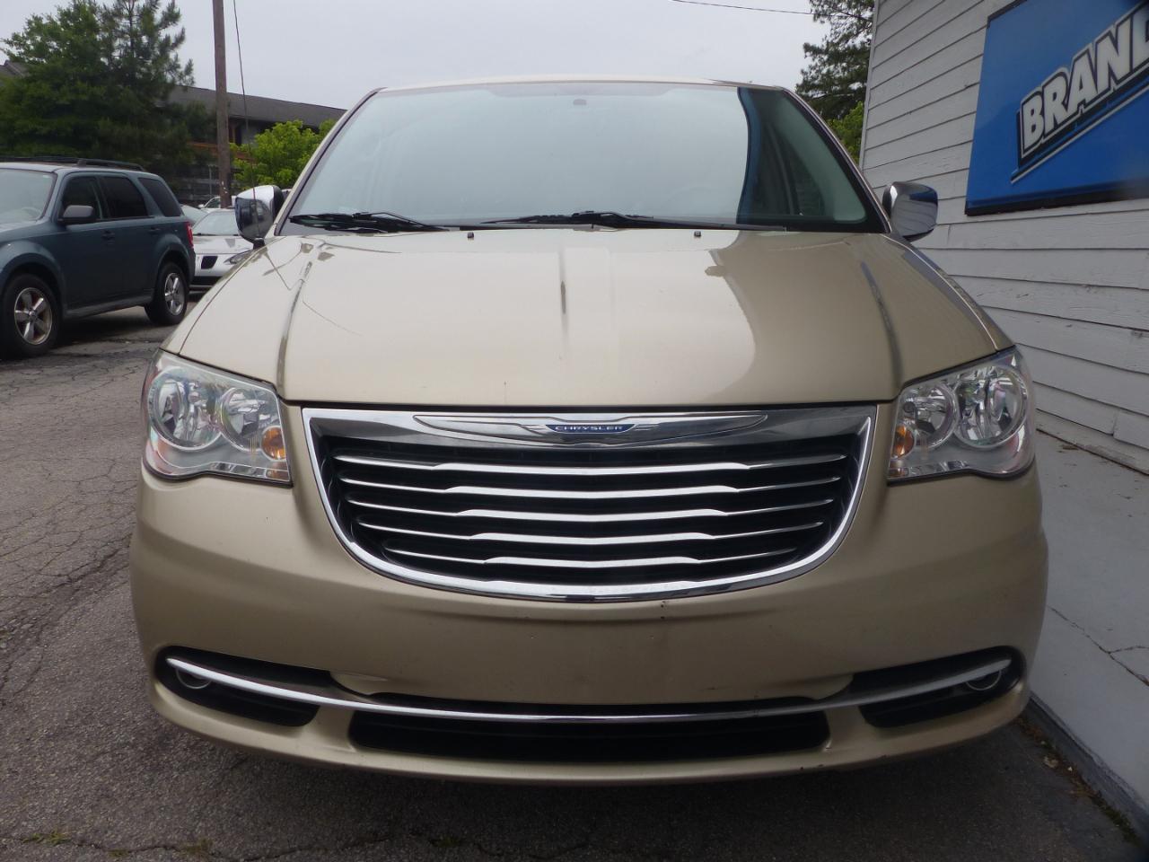 Chrysler Town & Country Touring-L 2011