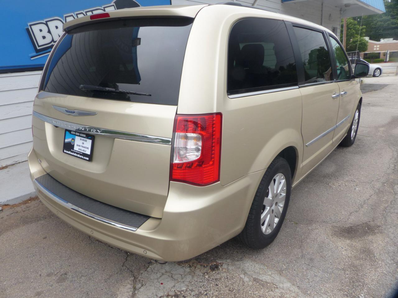 Chrysler Town & Country Touring-L 2011