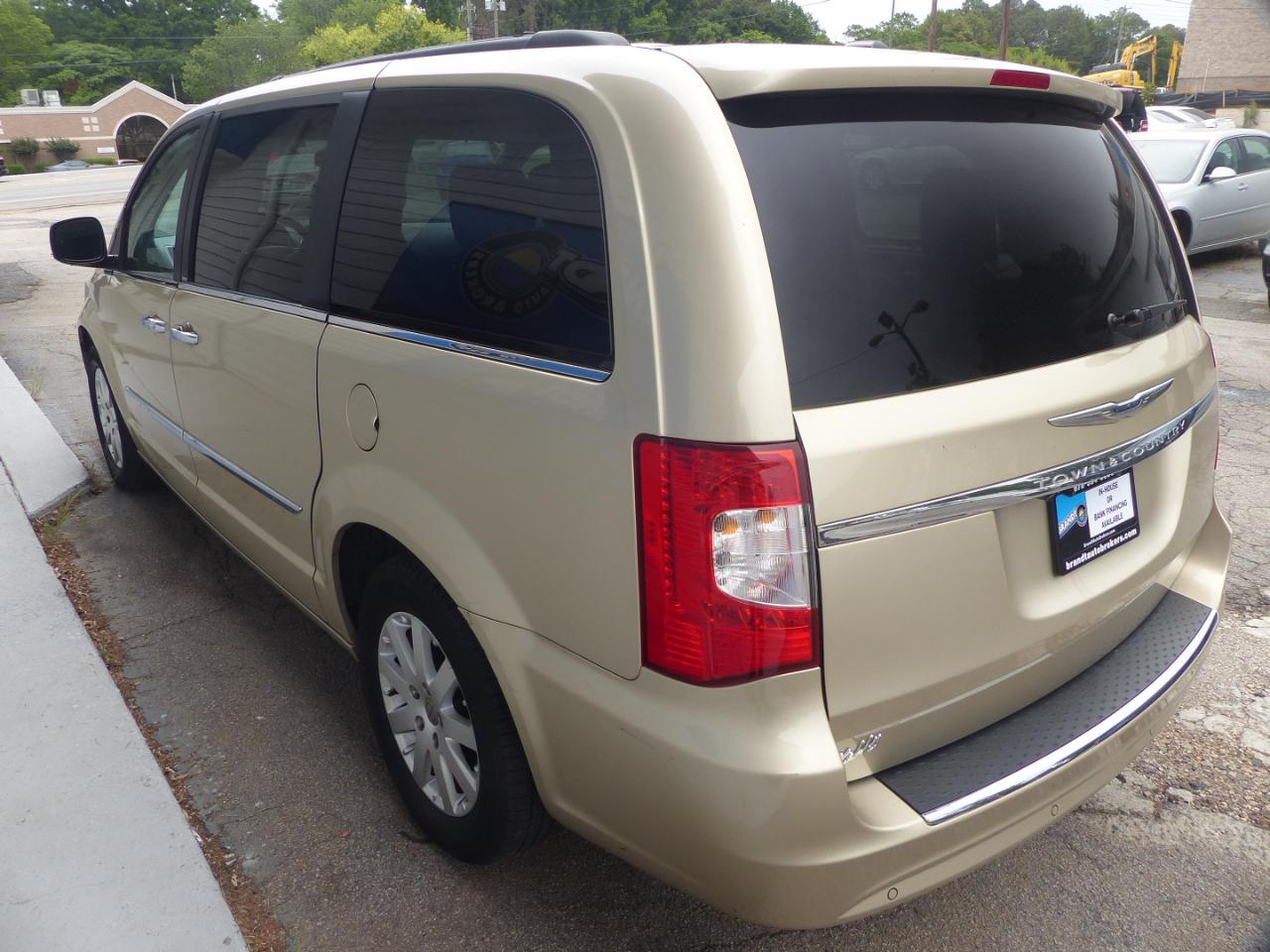 Chrysler Town & Country Touring-L 2011