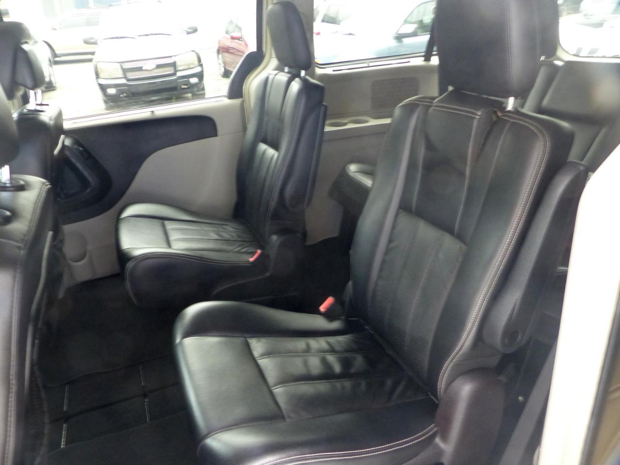 Chrysler Town & Country Touring-L 2011