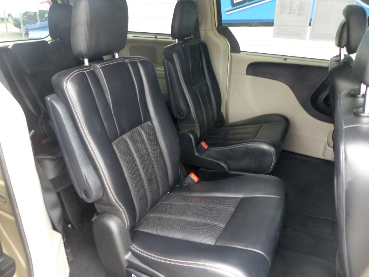 Chrysler Town & Country Touring-L 2011