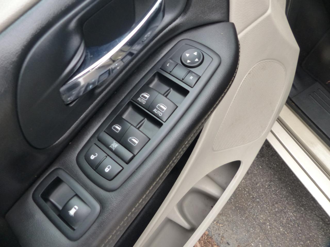 Chrysler Town & Country Touring-L 2011