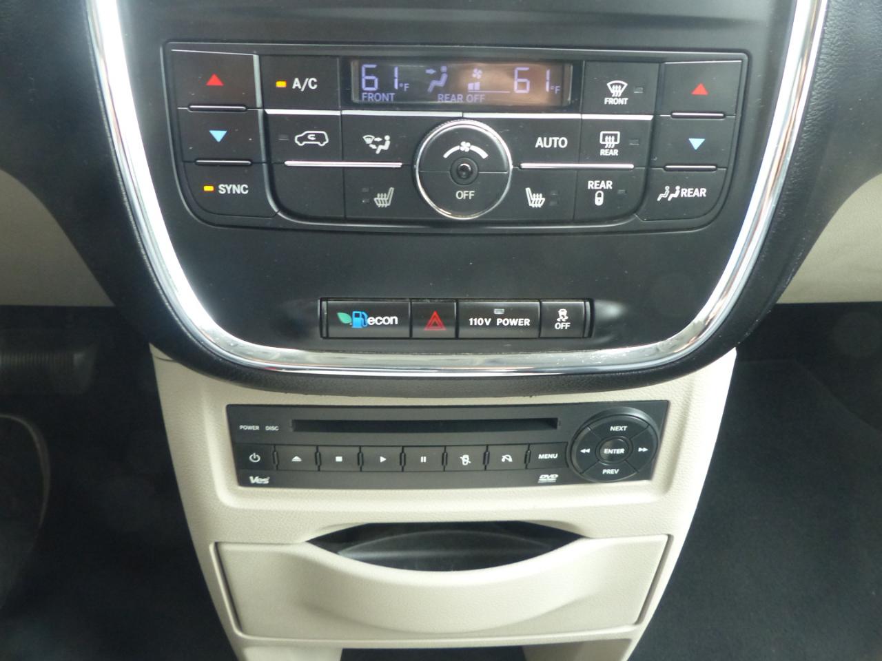 Chrysler Town & Country Touring-L 2011