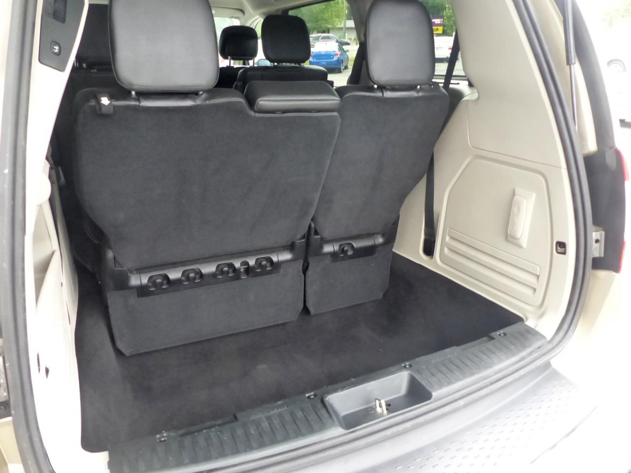Chrysler Town & Country Touring-L 2011