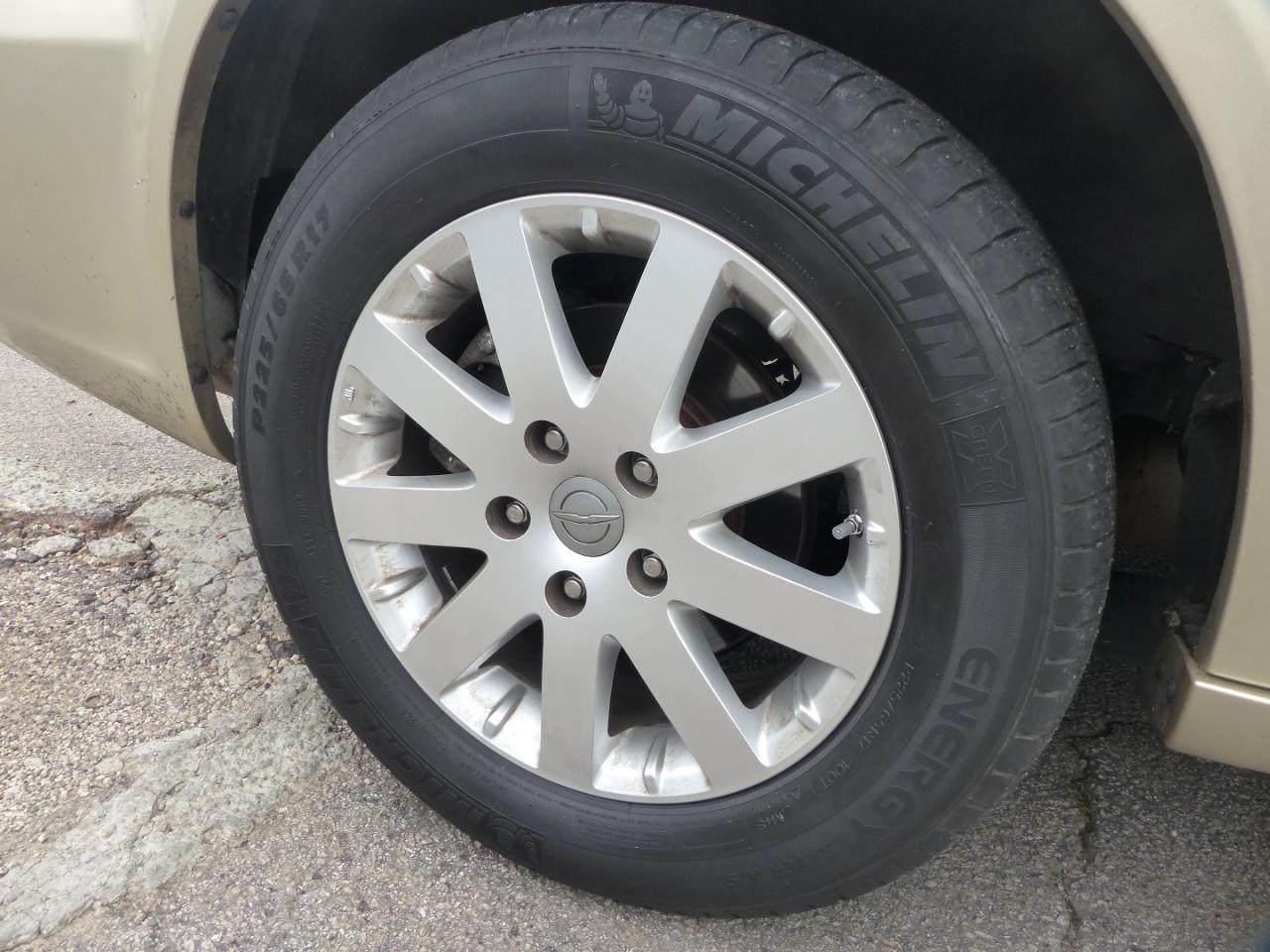 Chrysler Town & Country Touring-L 2011