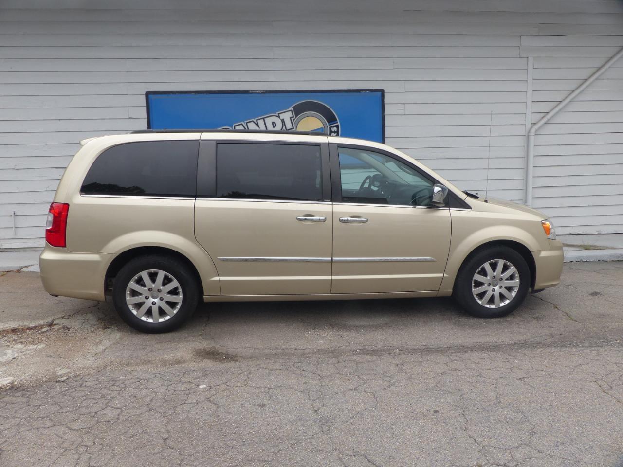 Chrysler Town & Country Touring-L 2011