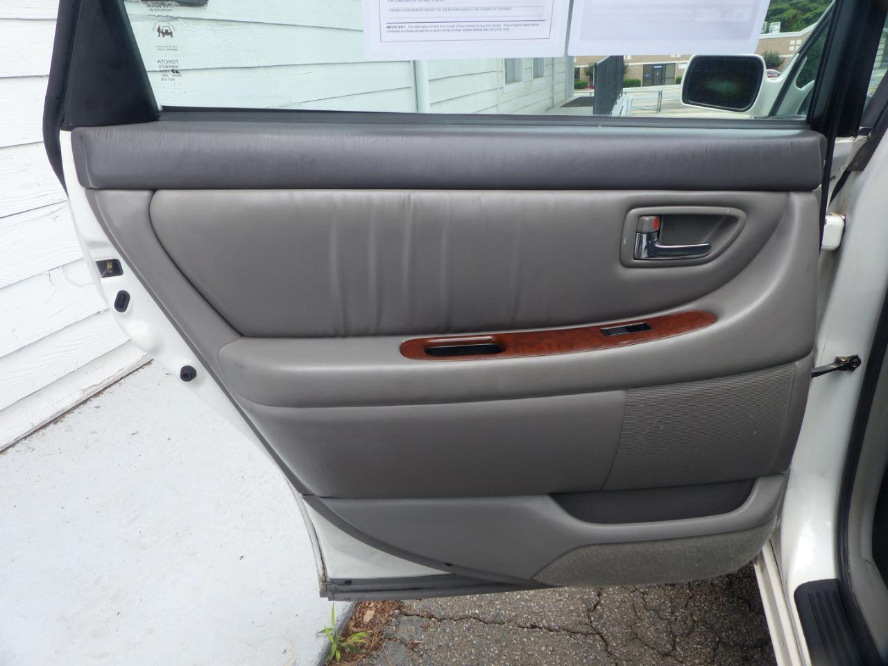 Toyota Avalon XL 2004
