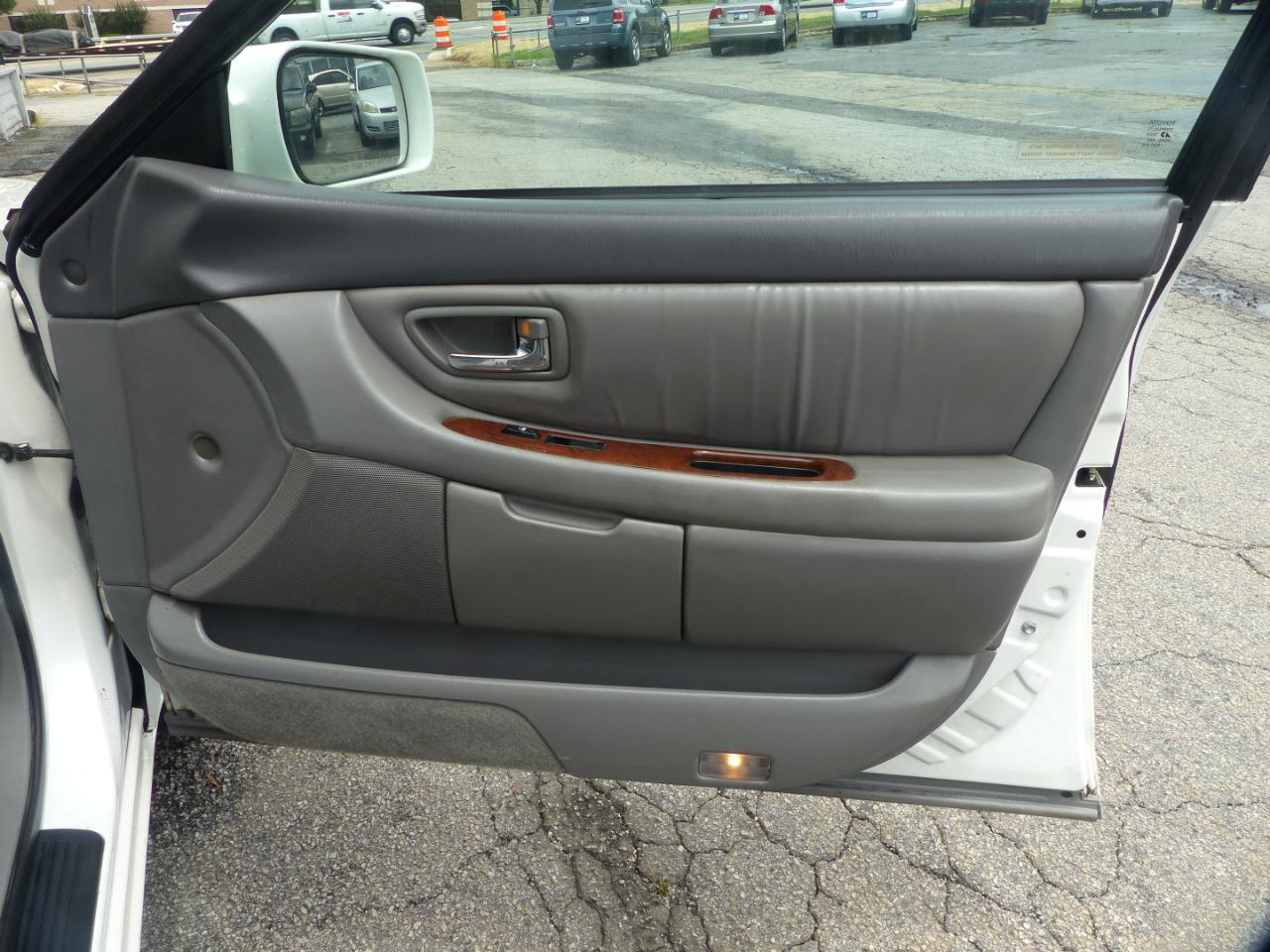 Toyota Avalon XL 2004