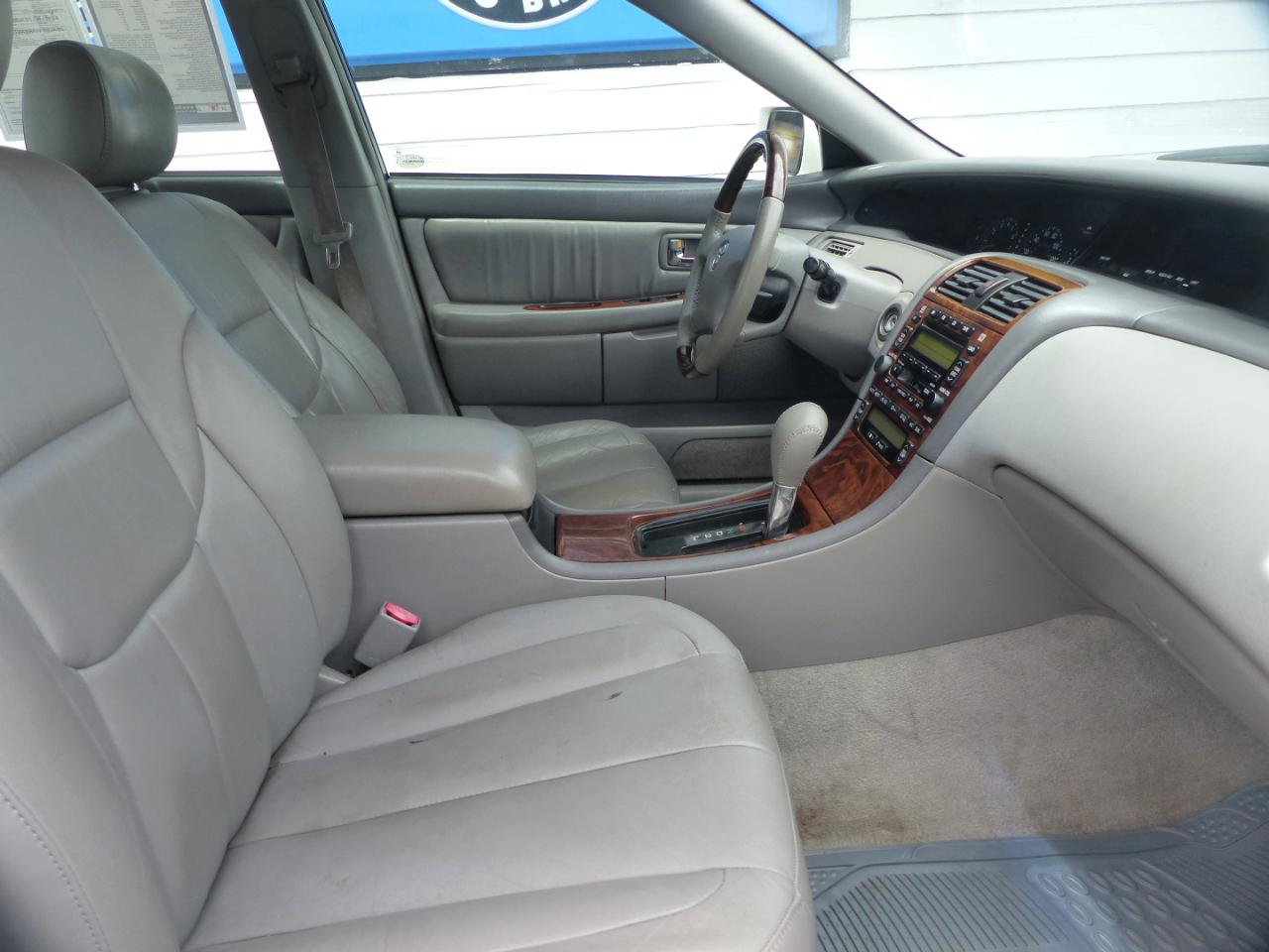 Toyota Avalon XL 2004