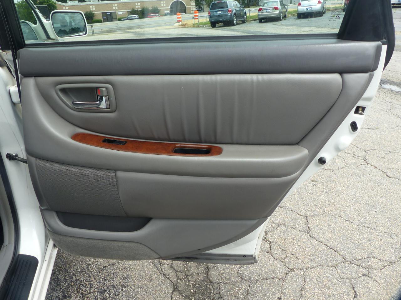 Toyota Avalon XL 2004
