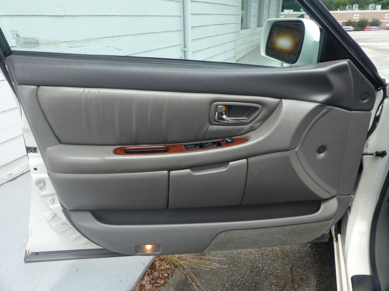 Toyota Avalon XL 2004