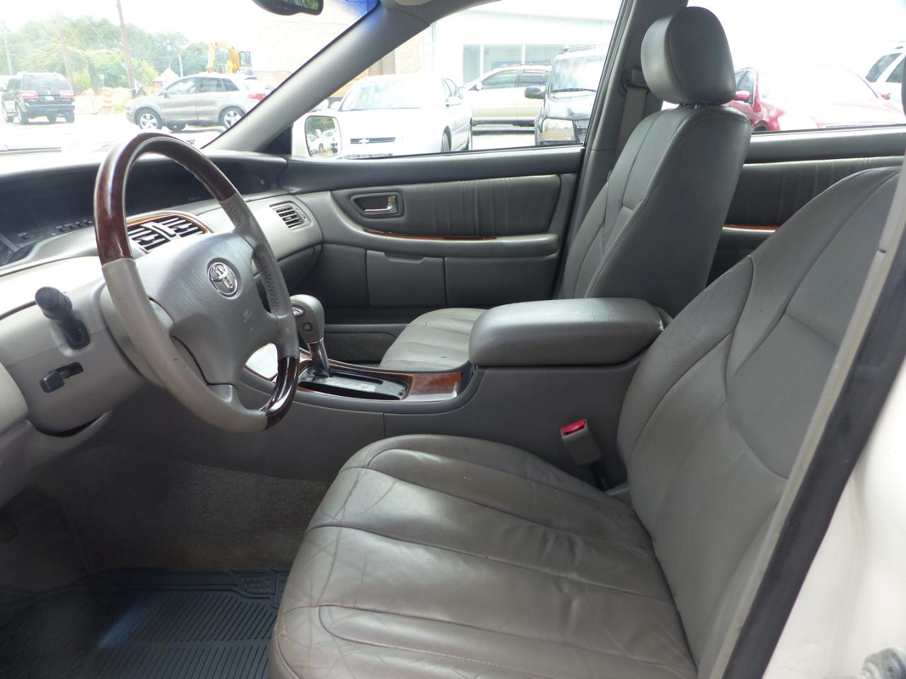 Toyota Avalon XL 2004