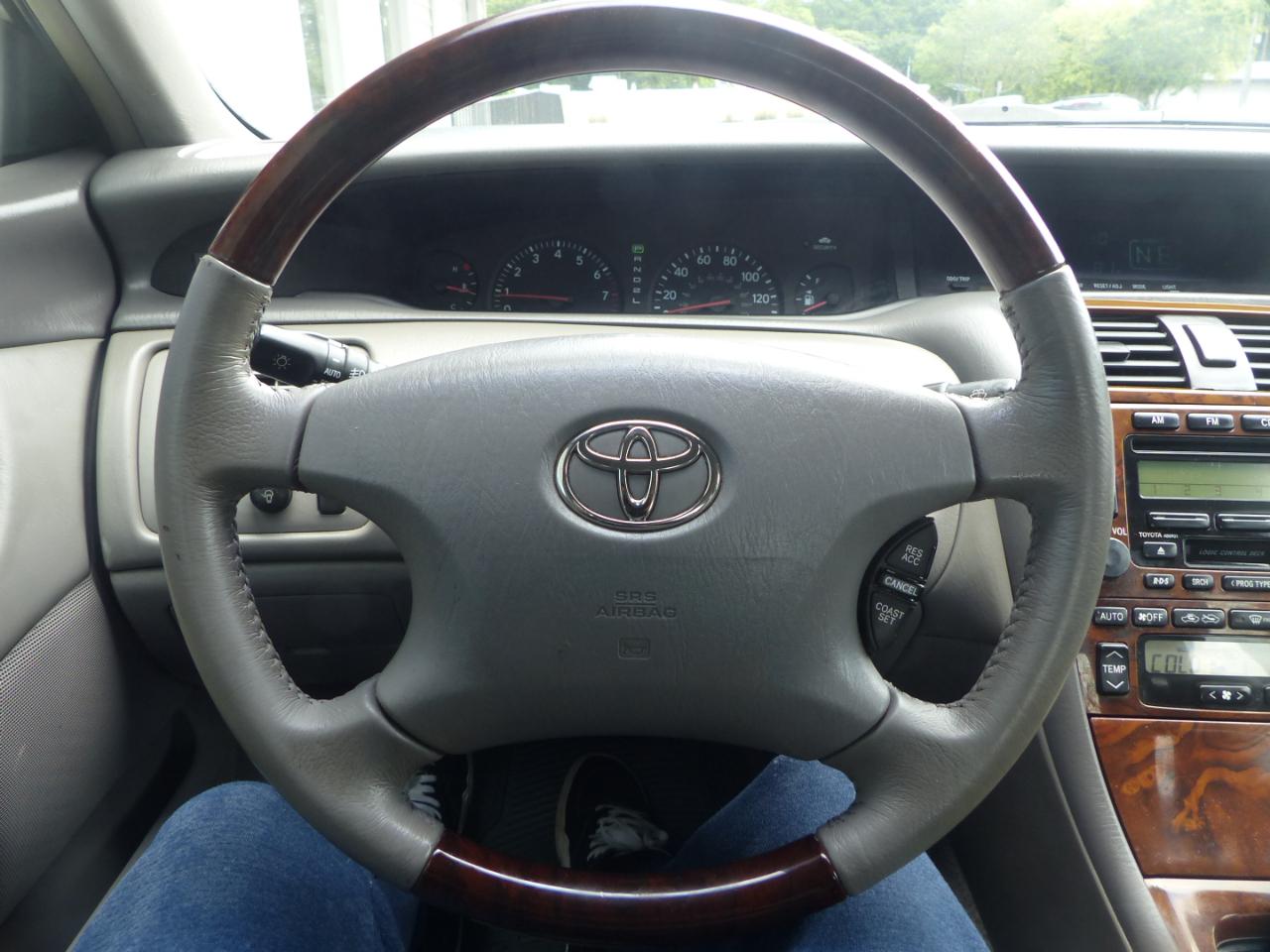 Toyota Avalon XL 2004