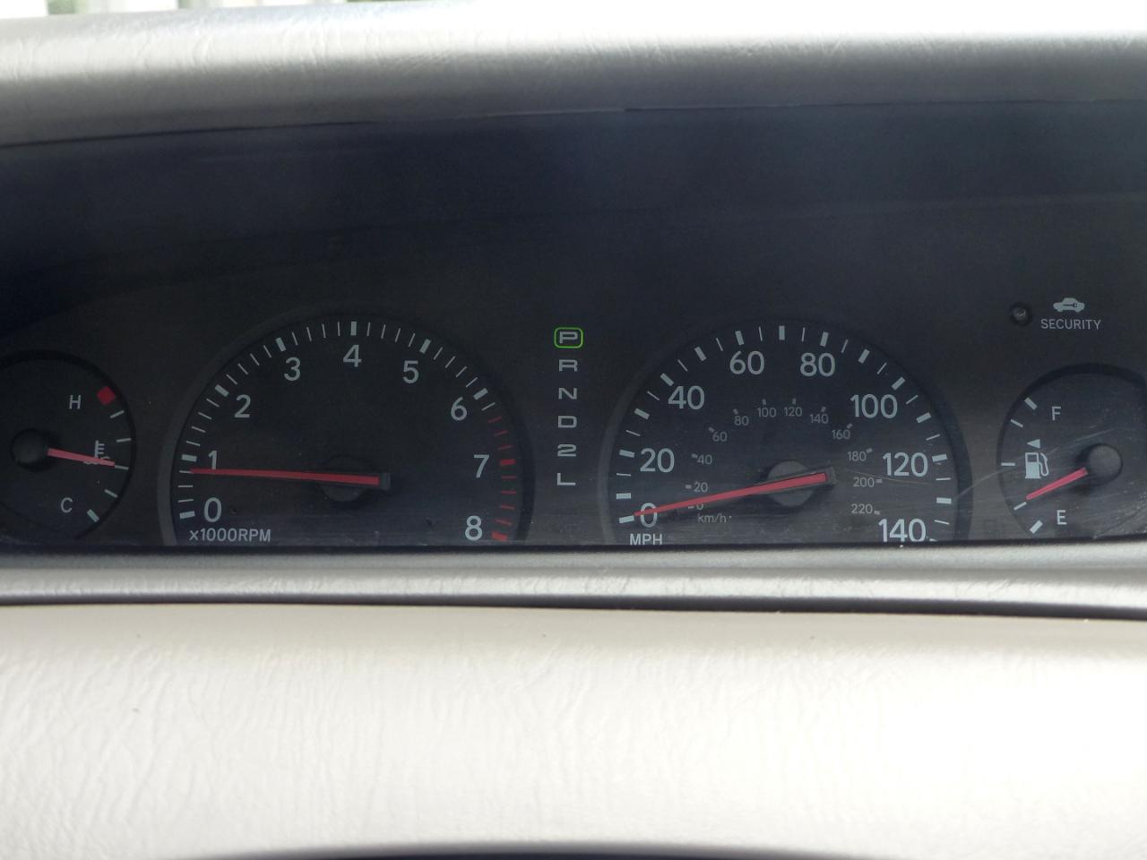 Toyota Avalon XL 2004