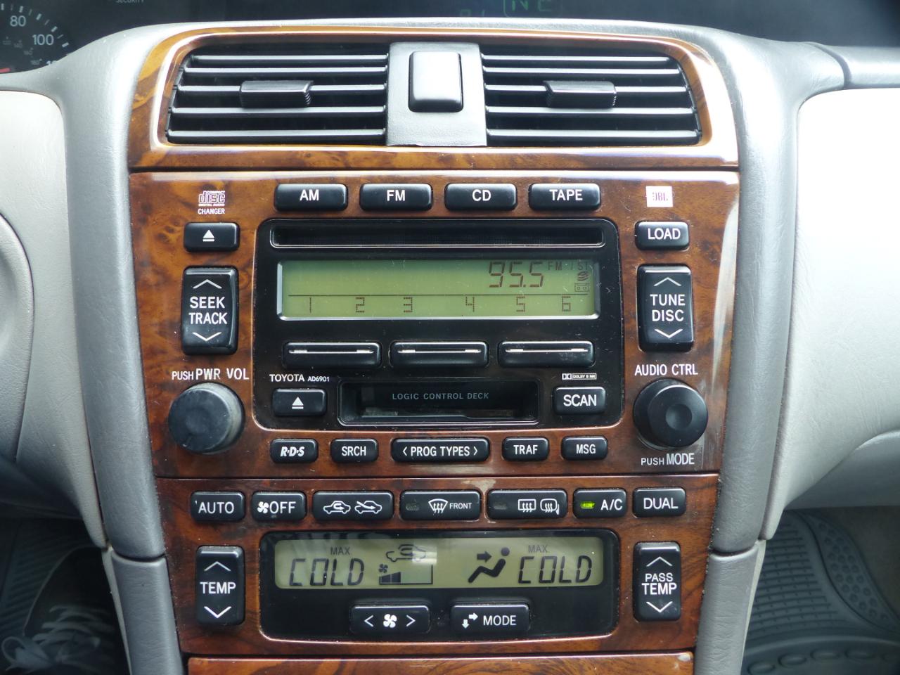 Toyota Avalon XL 2004