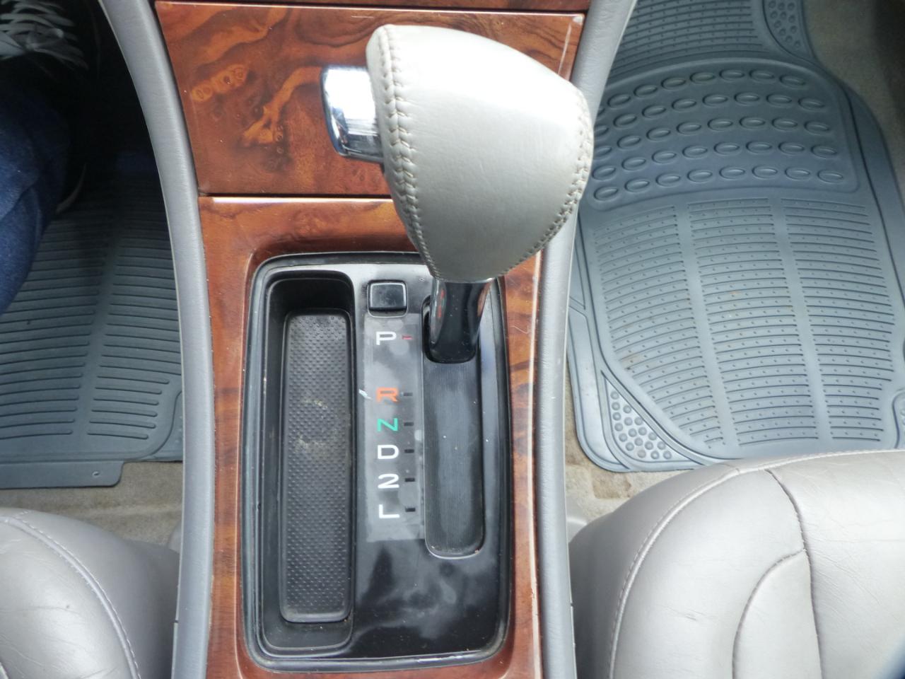 Toyota Avalon XL 2004