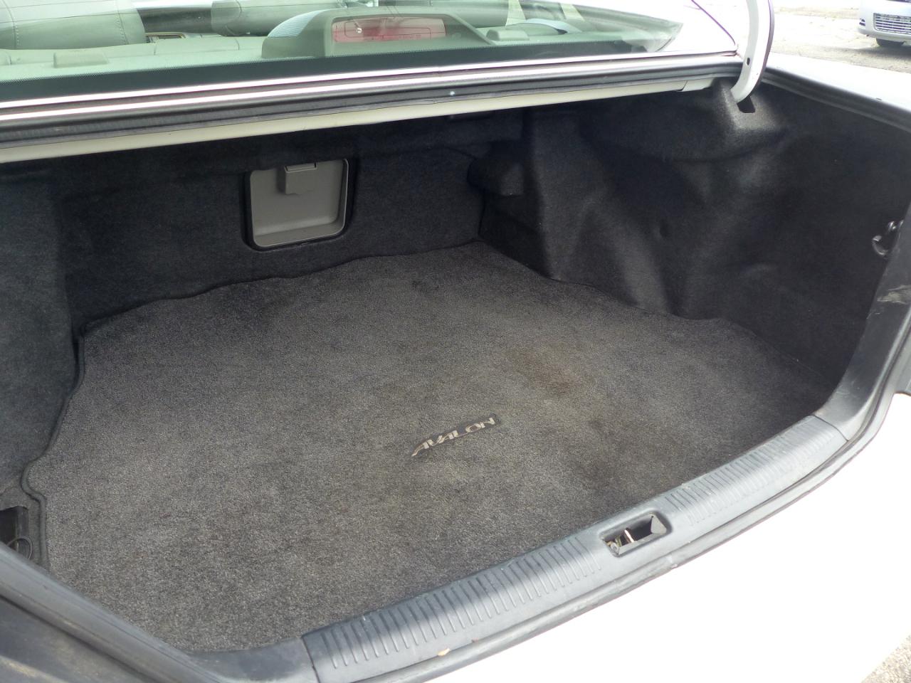 Toyota Avalon XL 2004
