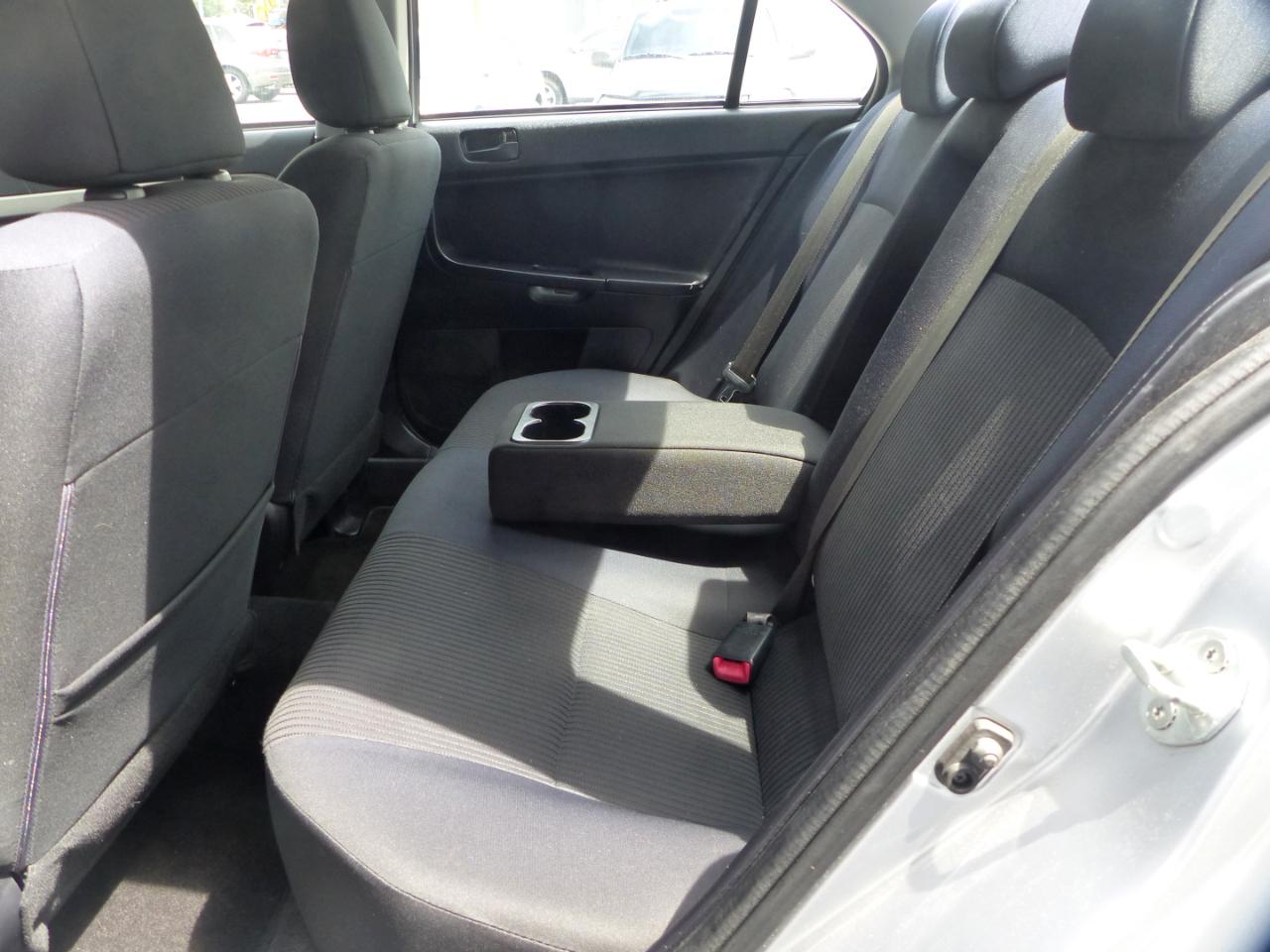 Mitsubishi Lancer ES CVT 2015