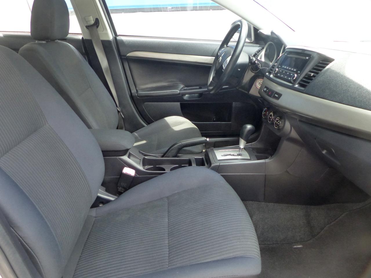 Mitsubishi Lancer ES CVT 2015