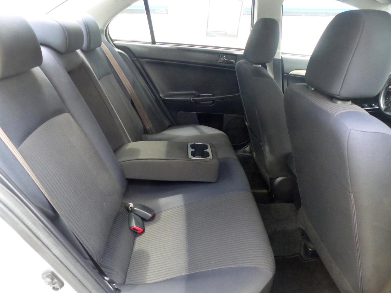 Mitsubishi Lancer ES CVT 2015