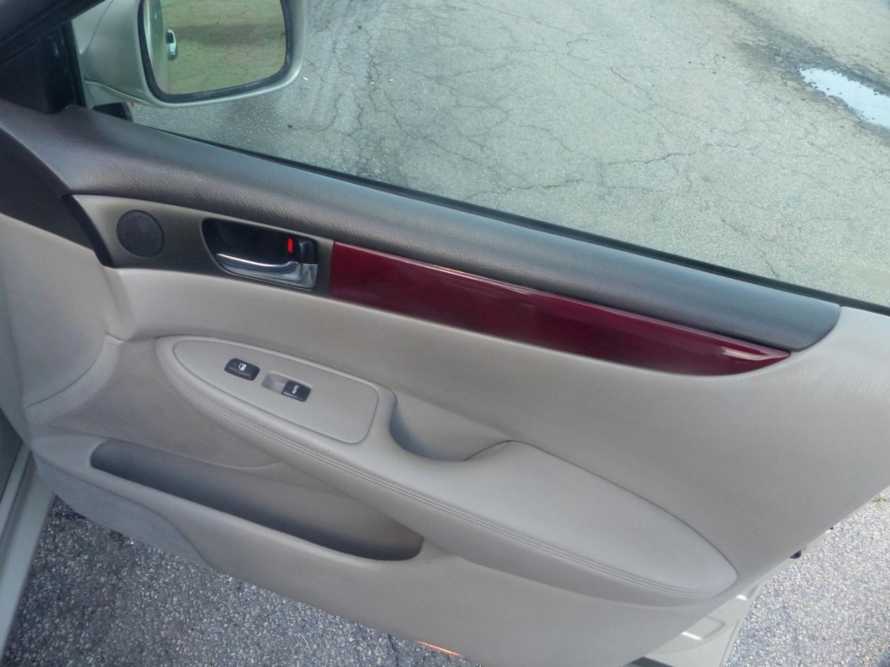 Lexus ES 330 Sedan 2004