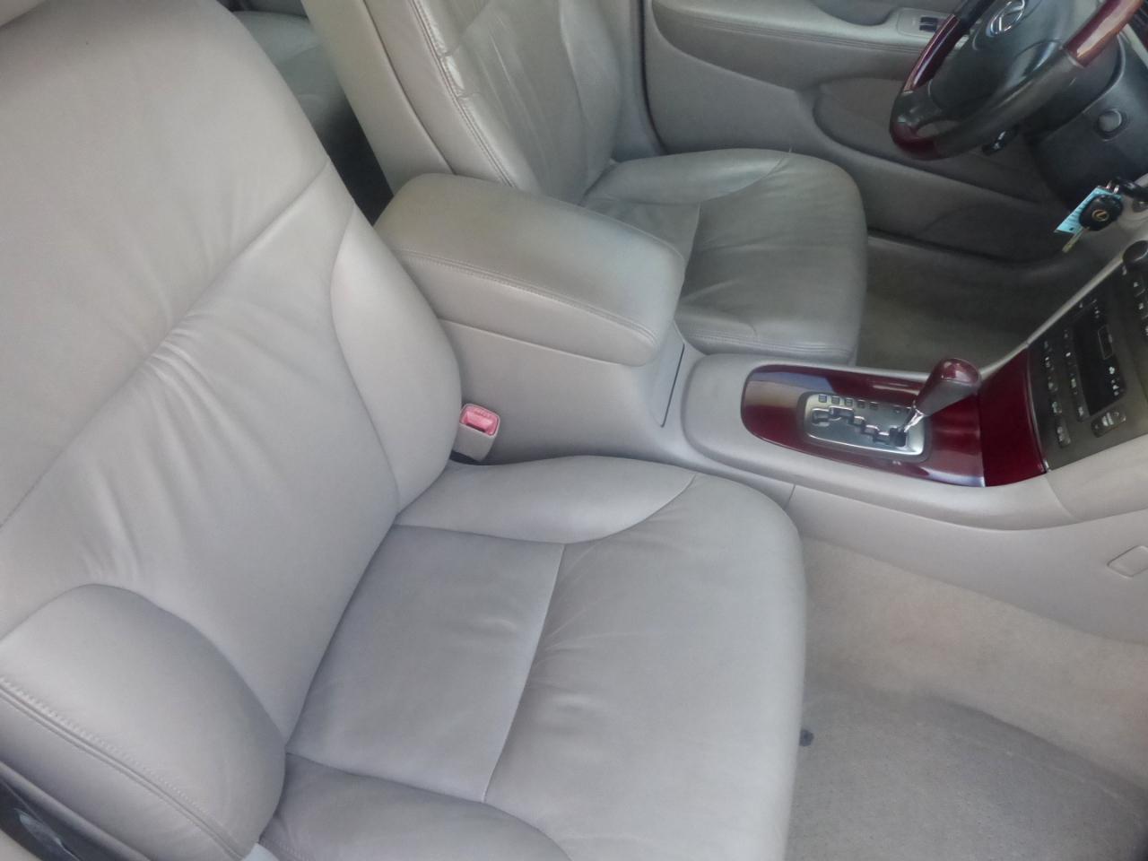 Lexus ES 330 Sedan 2004