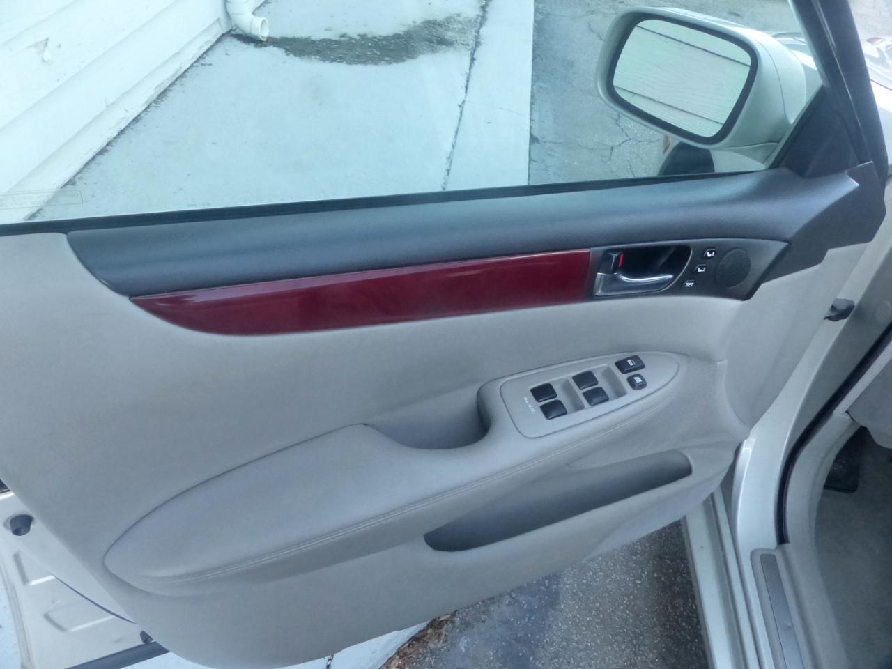 Lexus ES 330 Sedan 2004