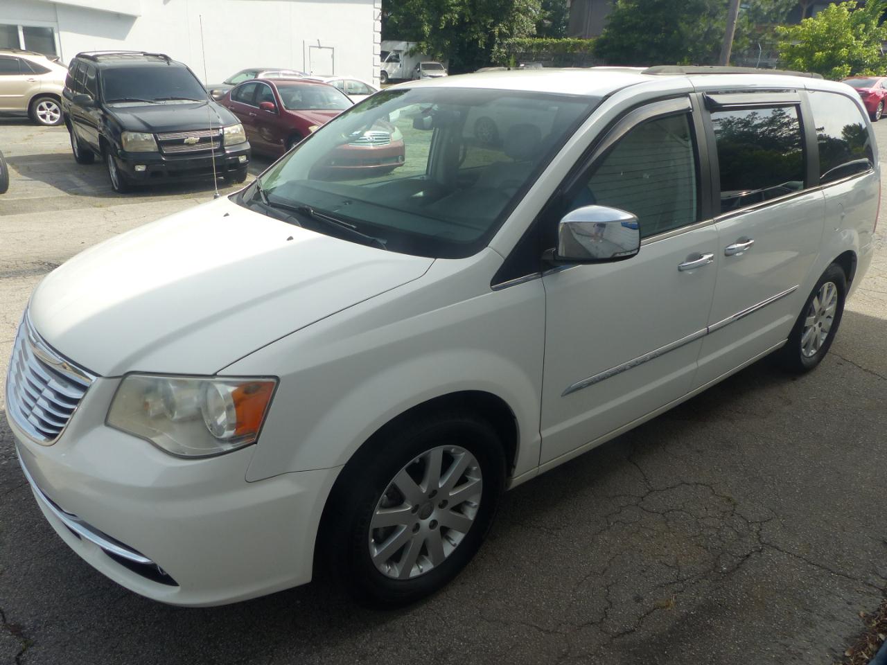 Chrysler Town & Country Touring-L 2012