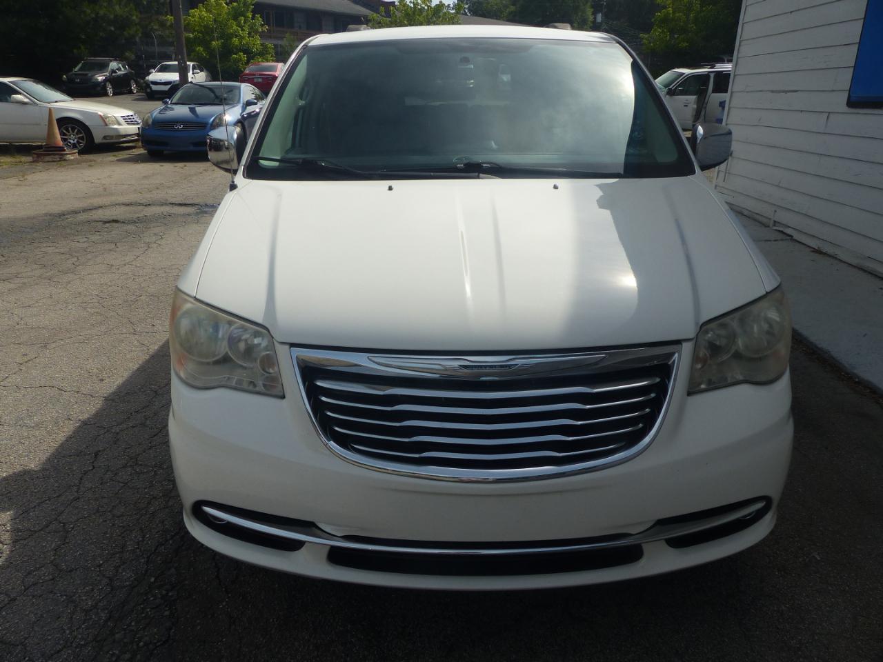 Chrysler Town & Country Touring-L 2012