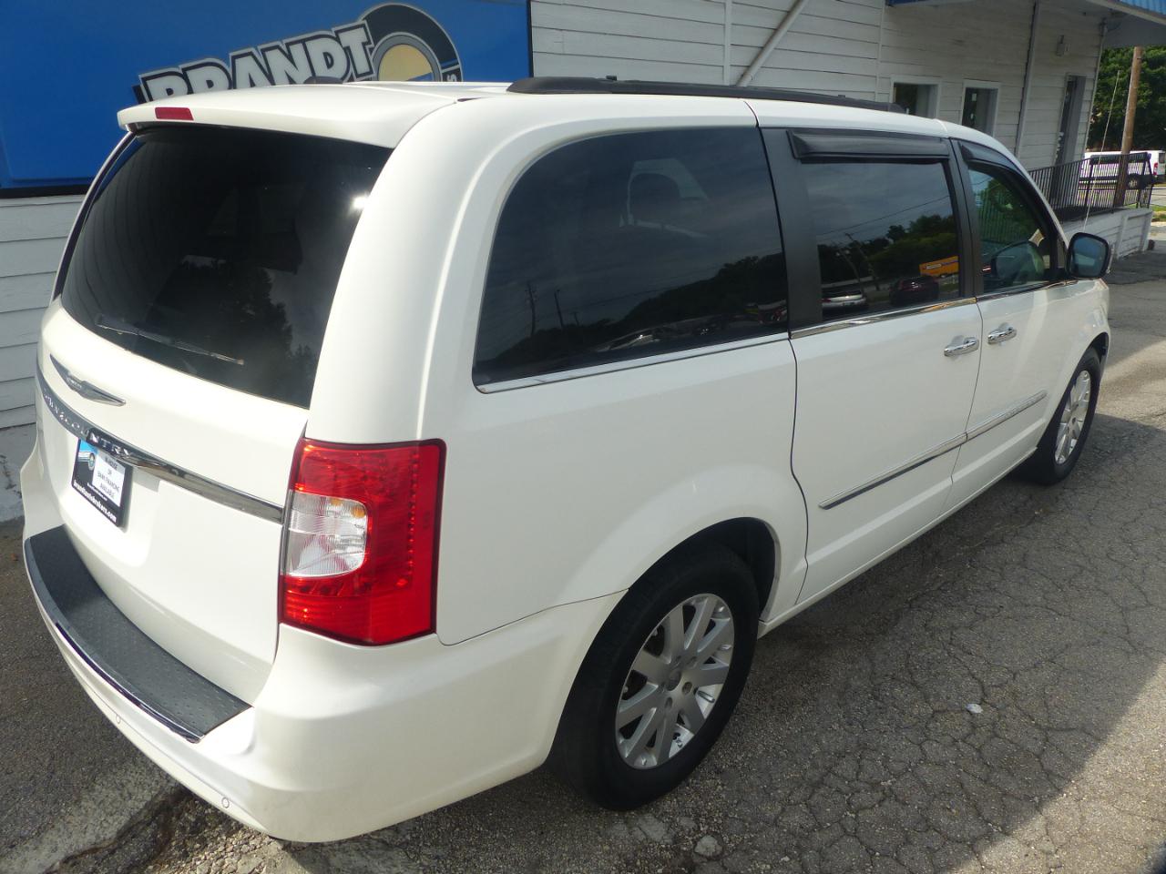 Chrysler Town & Country Touring-L 2012