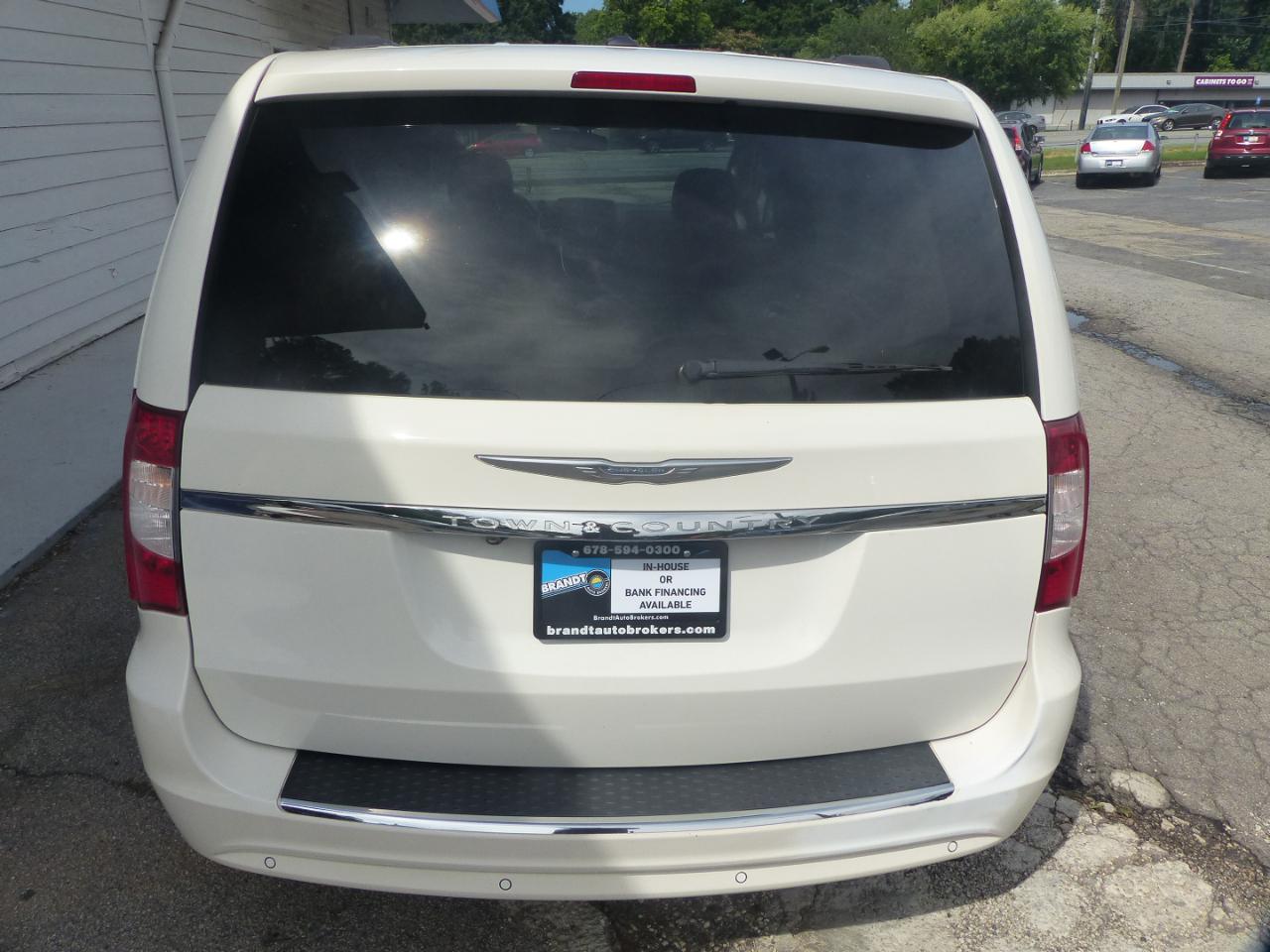 Chrysler Town & Country Touring-L 2012