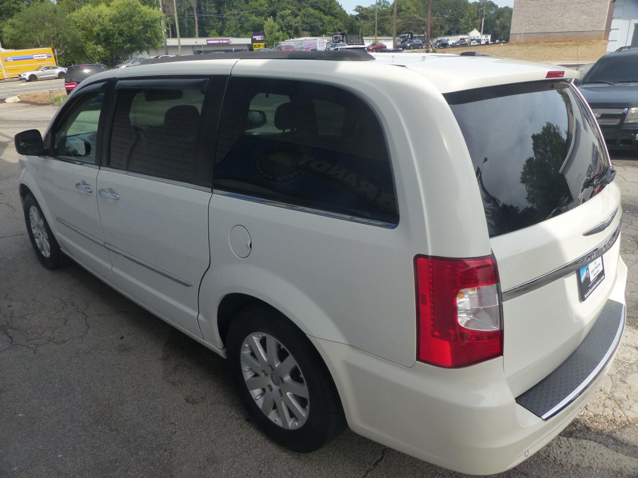 Chrysler Town & Country Touring-L 2012