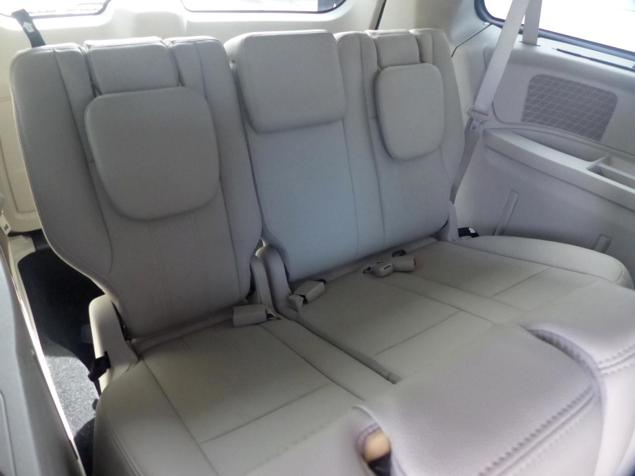 Chrysler Town & Country Touring-L 2012
