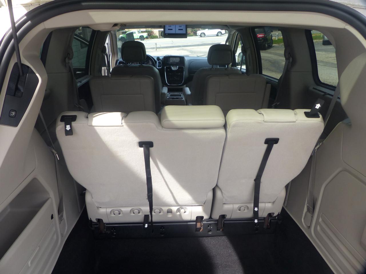 Chrysler Town & Country Touring-L 2012