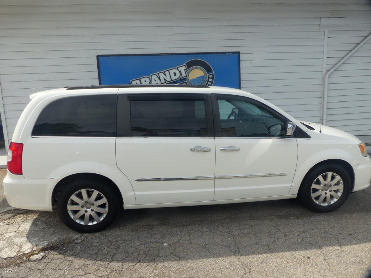 Chrysler Town & Country Touring-L 2012