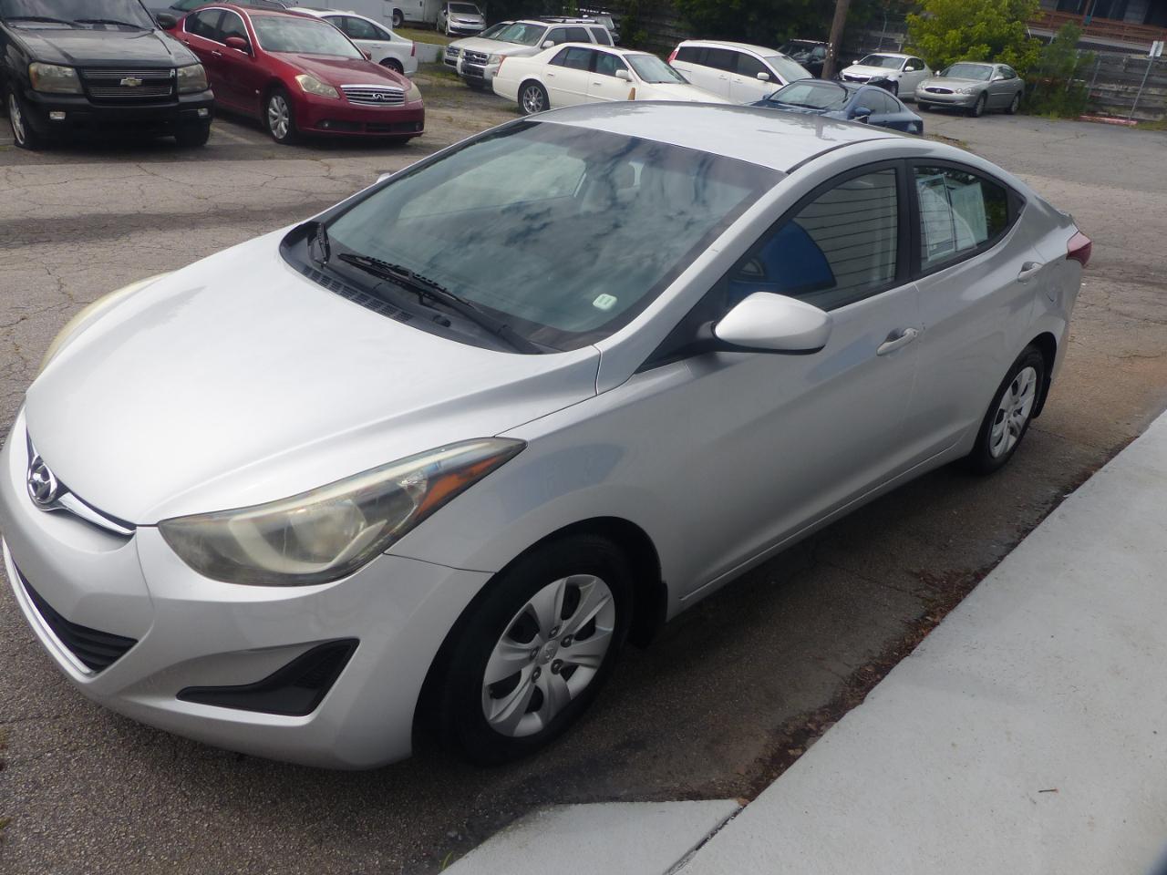 Hyundai Elantra SE 6AT 2016