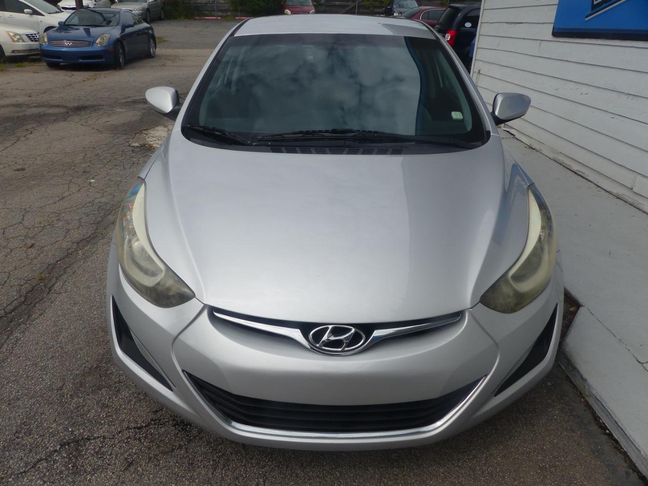 Hyundai Elantra SE 6AT 2016