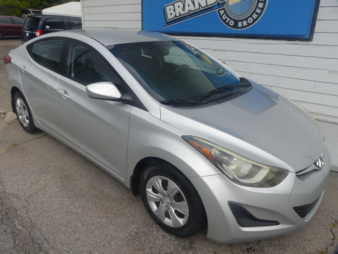 Hyundai Elantra SE 6AT 2016