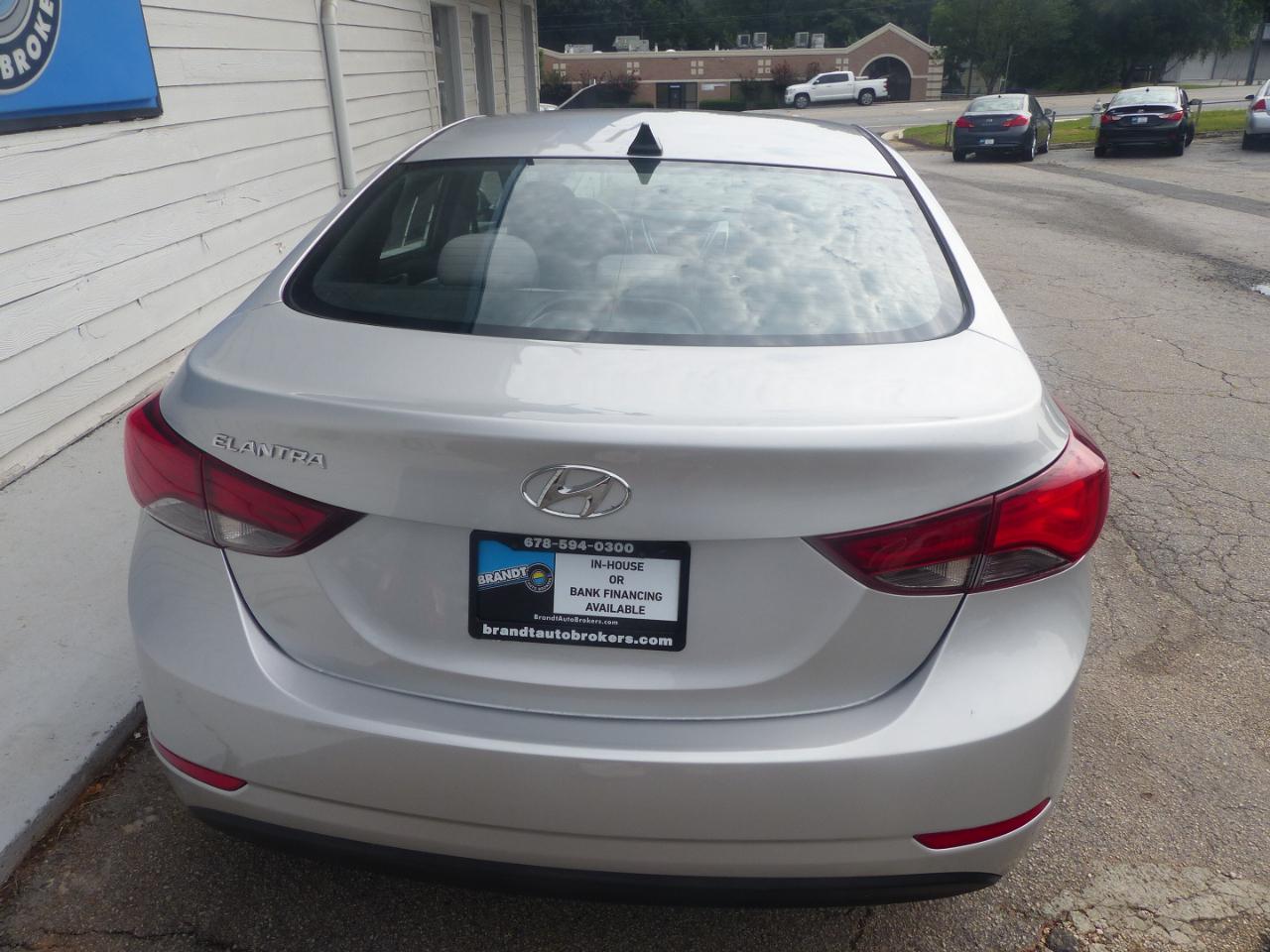 Hyundai Elantra SE 6AT 2016