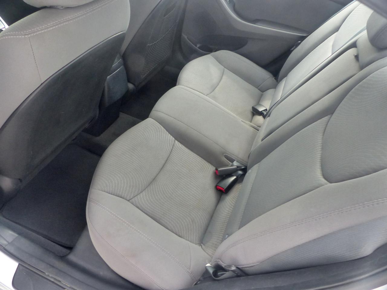 Hyundai Elantra SE 6AT 2016