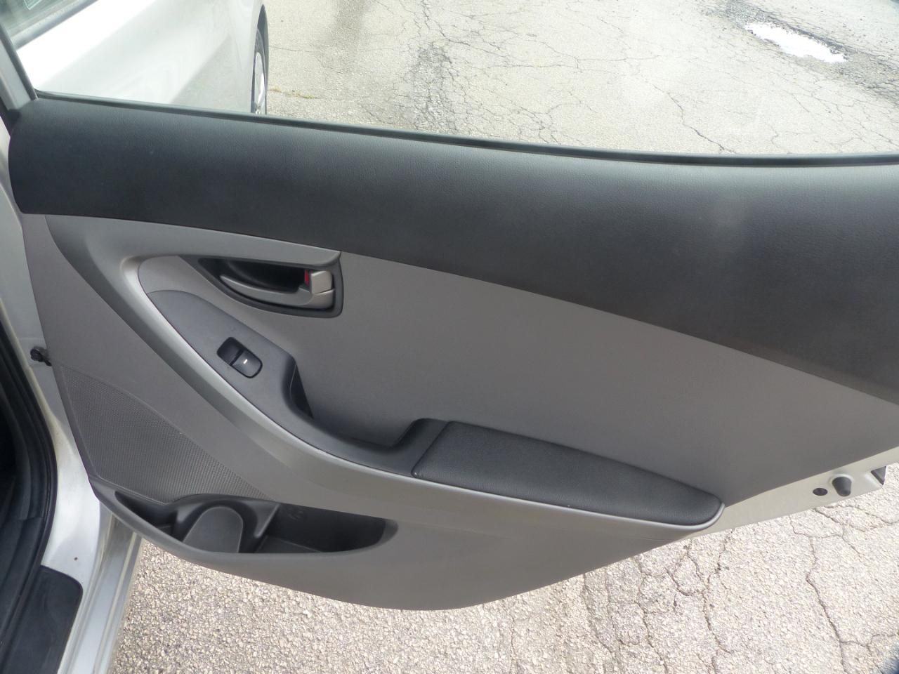 Hyundai Elantra SE 6AT 2016