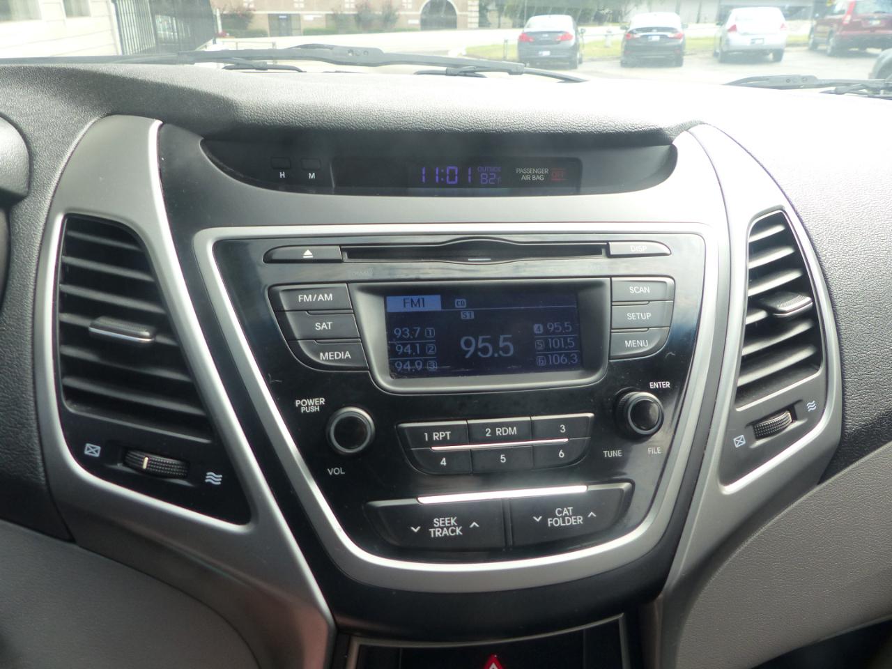 Hyundai Elantra SE 6AT 2016